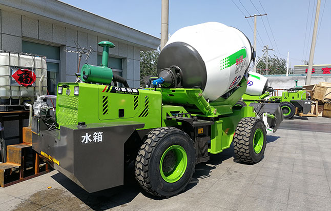 混凝土自上料攪拌車(chē)多少錢(qián)一臺(tái)